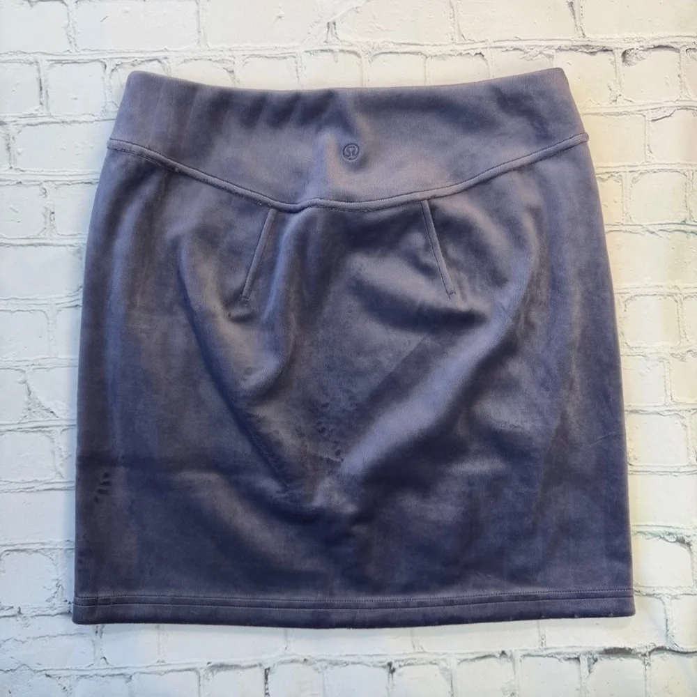 ✅ NWT Lululemon athletica Women's Velvet Blue Mini Skirt size S